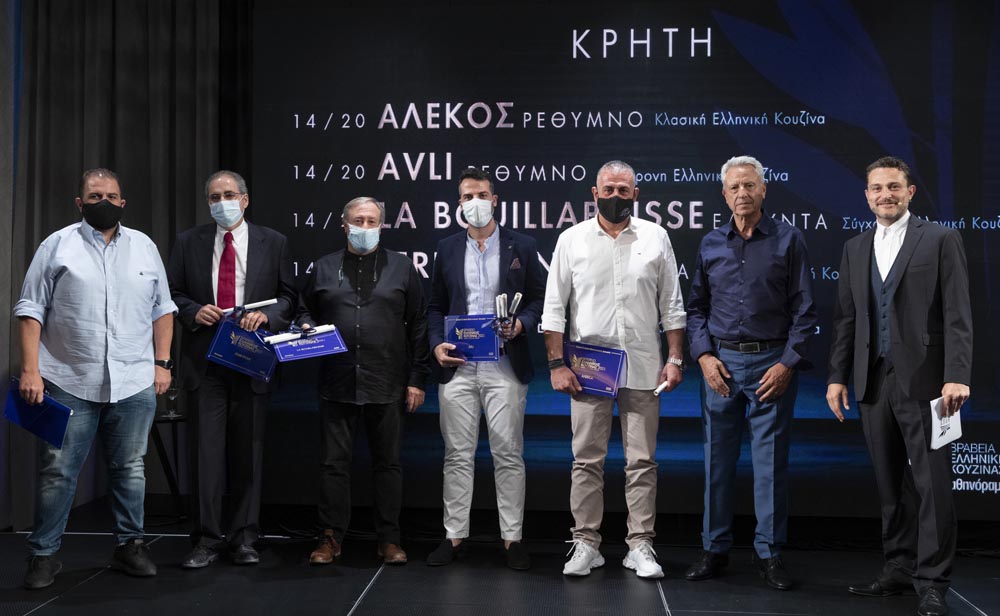 Τα Βραβεία Ελληνικής Κουζίνας για τα εστιατόρια της Κρήτης με βαθμολογία 14/20 παρέλαβαν οι (από αριστερά) Μιχάλης Χάσικος, ιδιοκτήτης/σεφ 